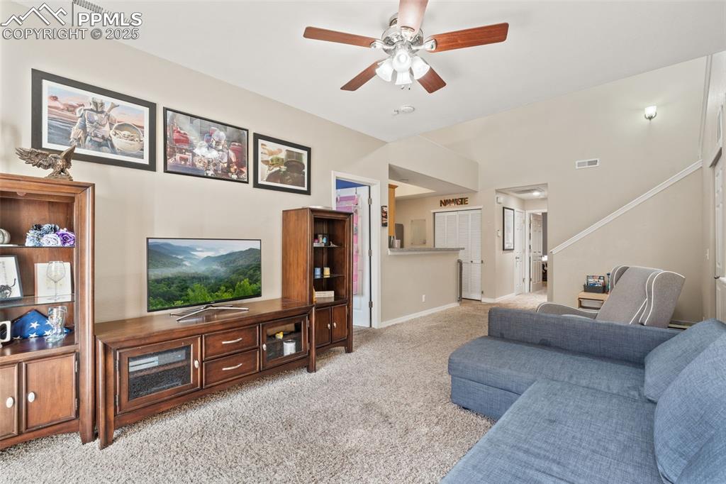 Image 5 of 27: Living Room