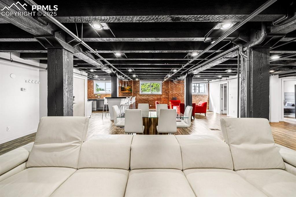 Image 16 of 32: Living Room