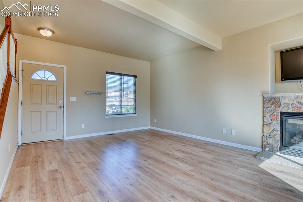 Image 14 of 50: Entry