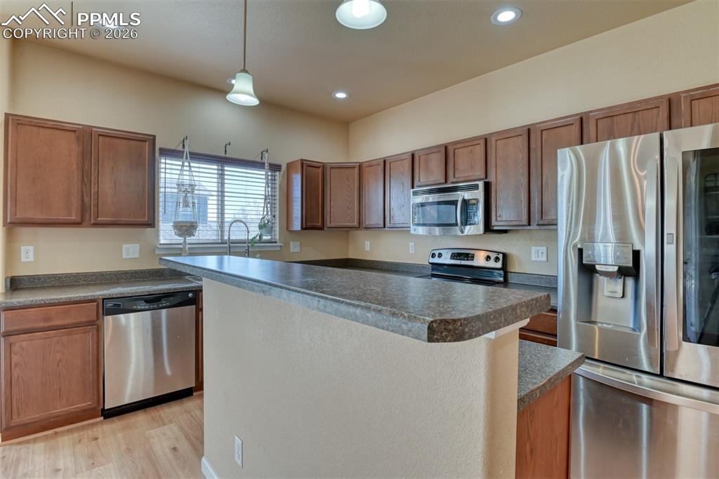 Image 23 of 50: Kitchen