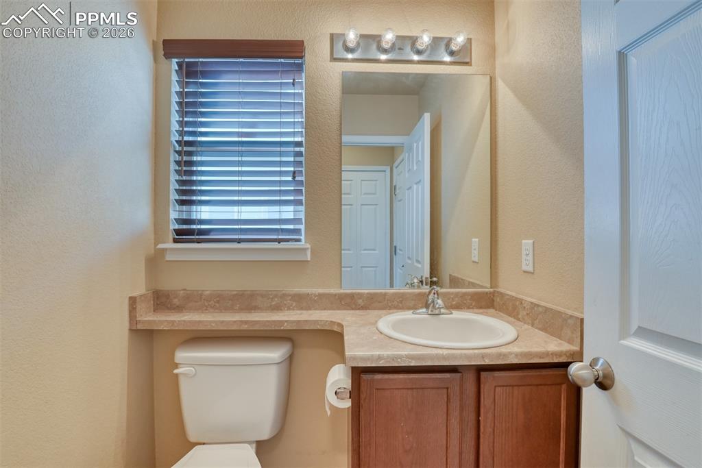 Image 31 of 50: Bathroom