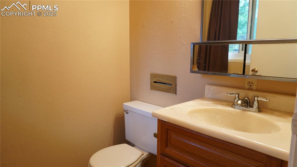 Image 10 of 23: Half bathroom attached to master bedrooms