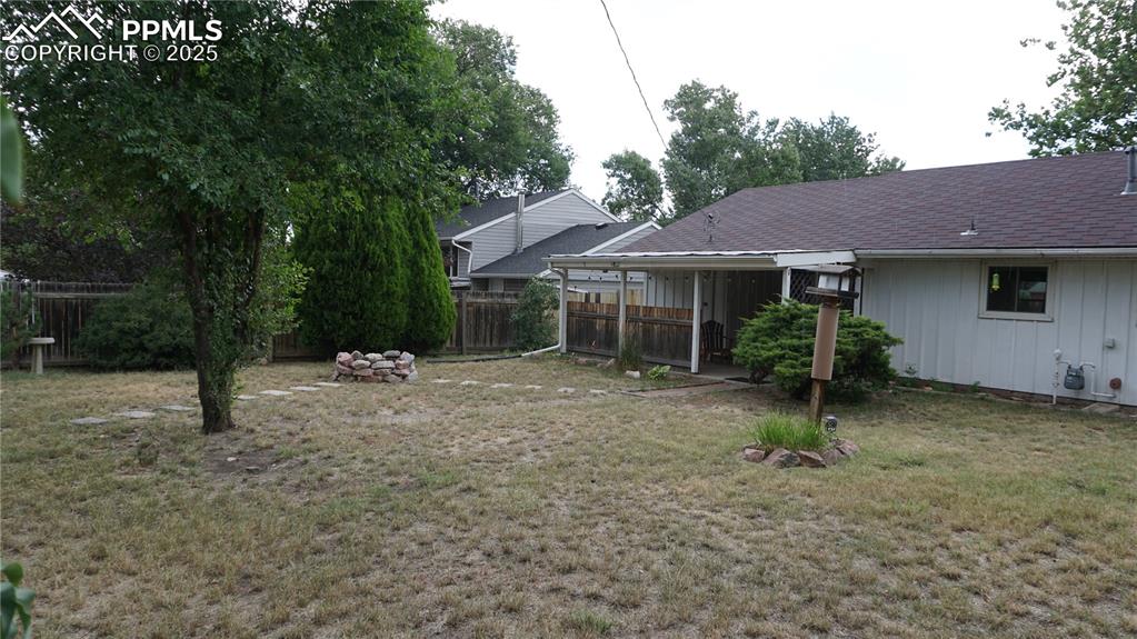 Image 20 of 23: Good sized back yard with covered patio