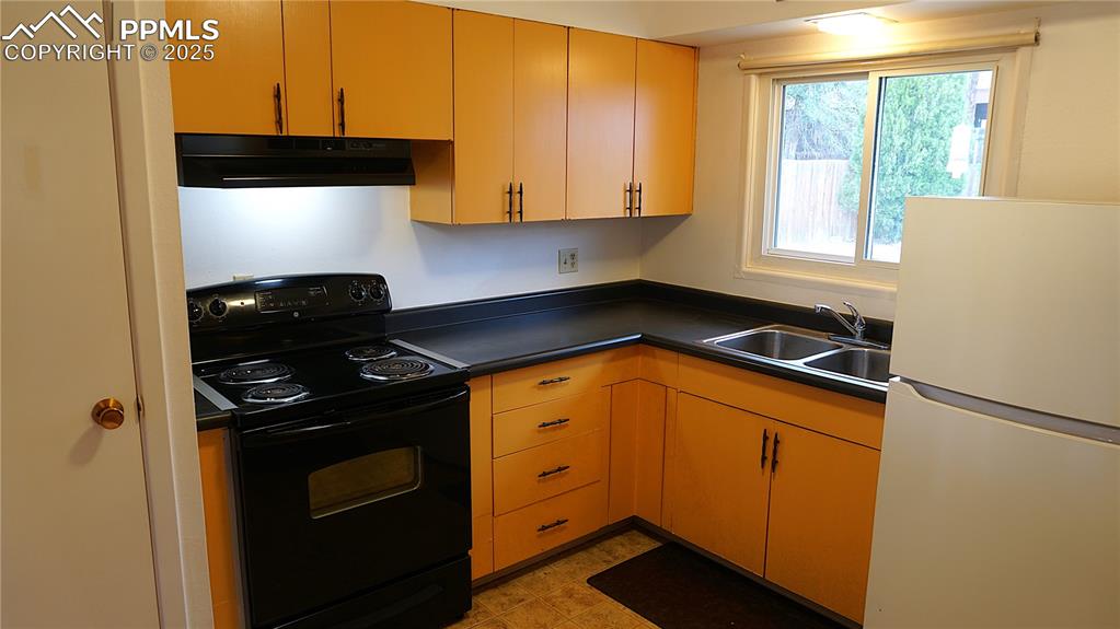 Image 6 of 23: Kitchen with some stylish 1960