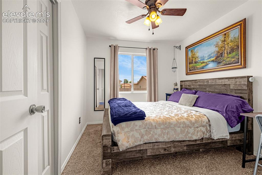 Image 18 of 35: Bedroom