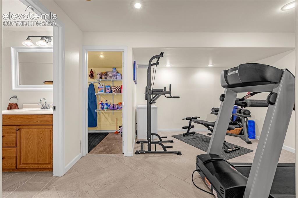 Image 23 of 35: Exercise Room