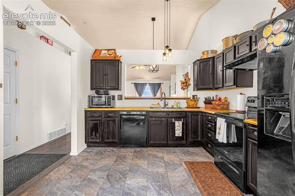 Image 6 of 35: Kitchen