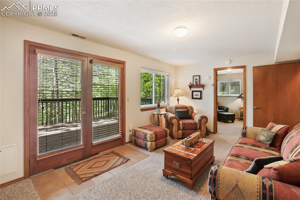 Image 13 of 39: Family Room