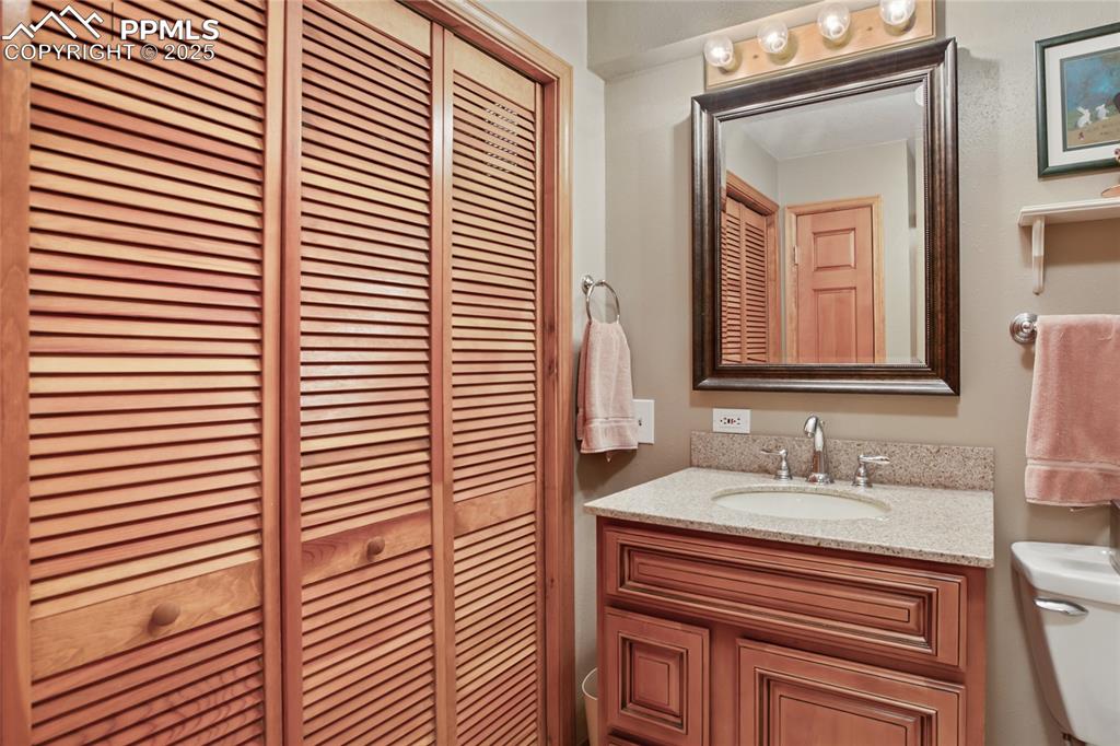 Image 19 of 39: Bathroom