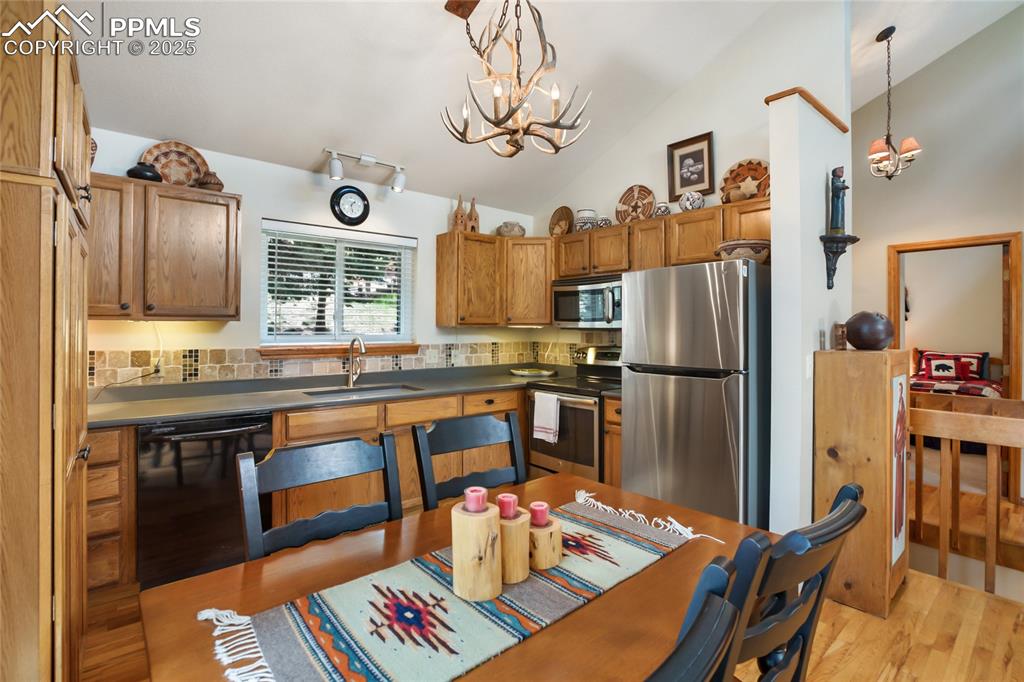 Image 9 of 39: Kitchen