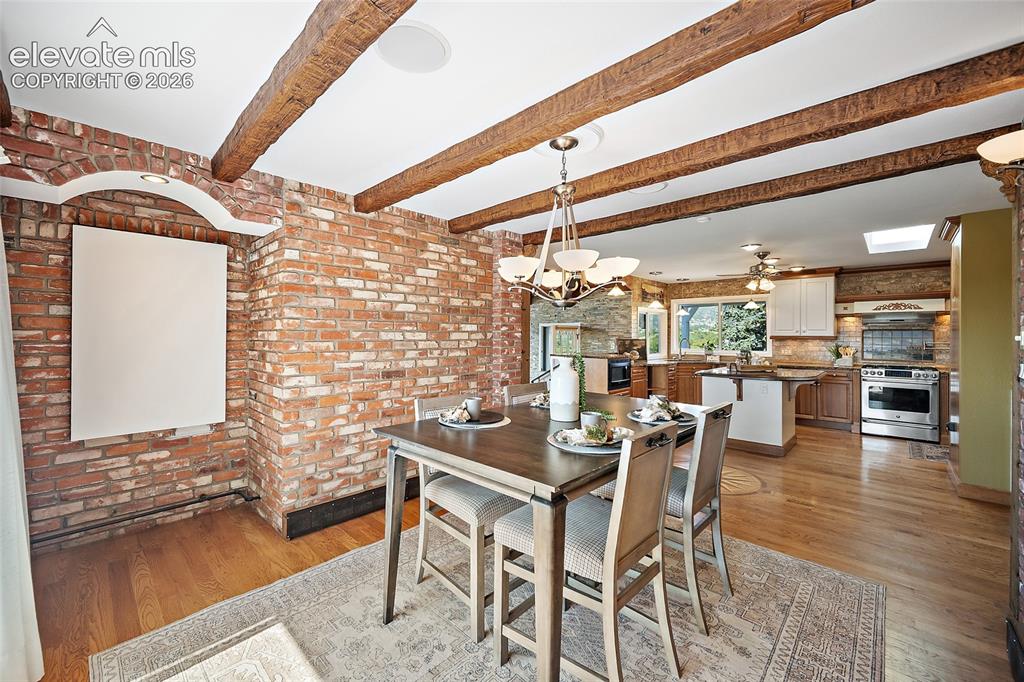 Image 12 of 50: Dining Area