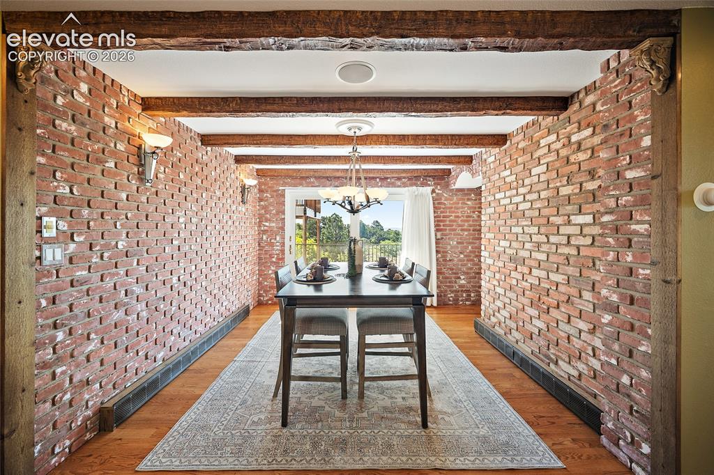 Image 13 of 50: Dining Area
