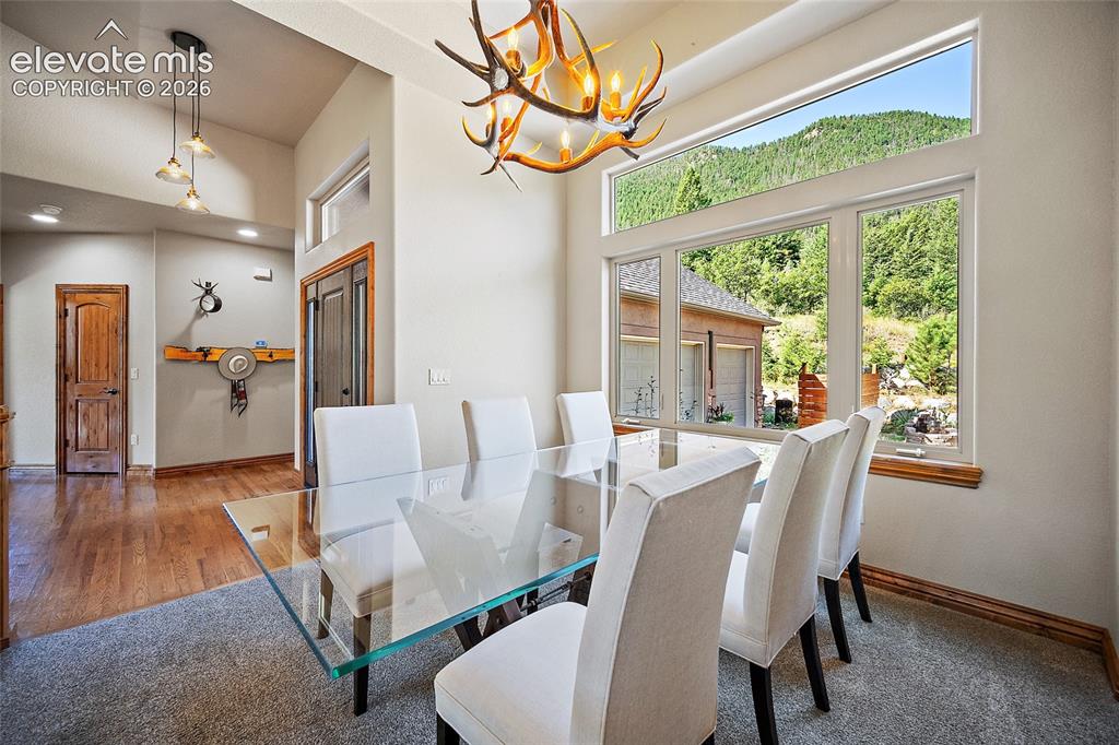 Image 5 of 40: Dining Area
