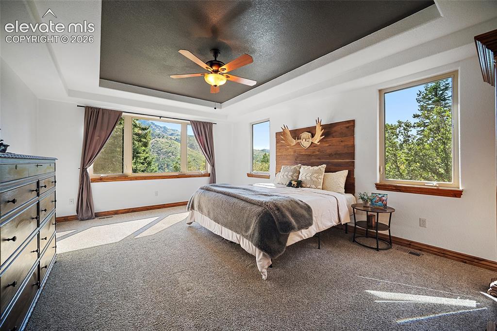 Image 8 of 40: Bedroom