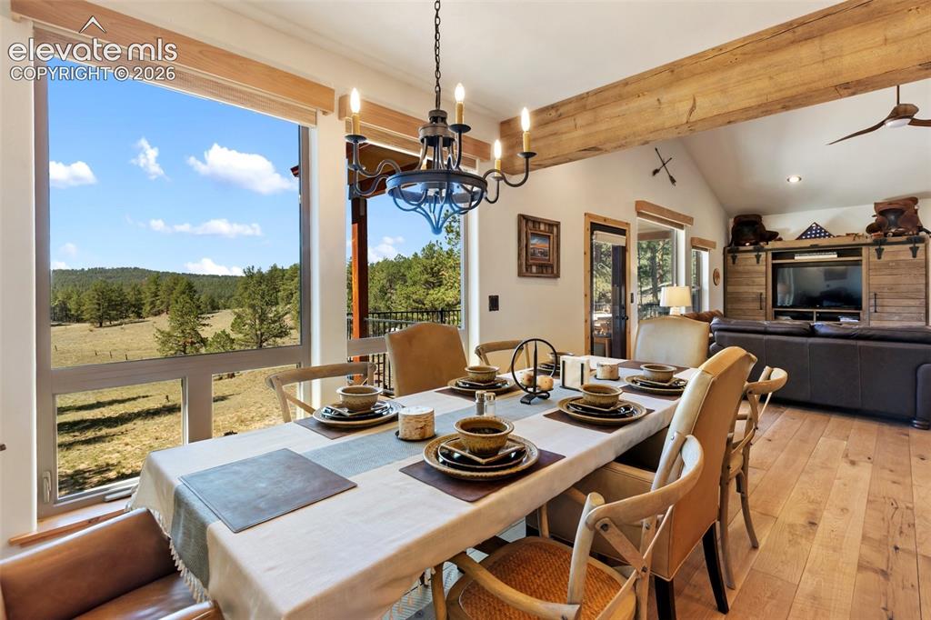Image 19 of 47: Dining Area