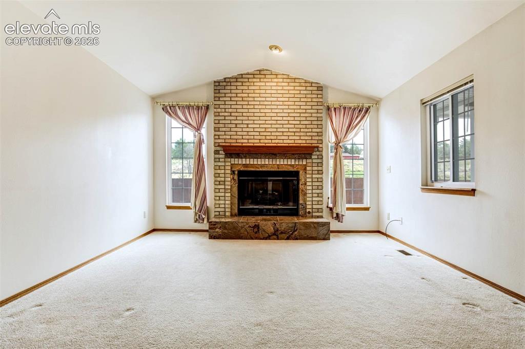 Image 14 of 50: Living Room