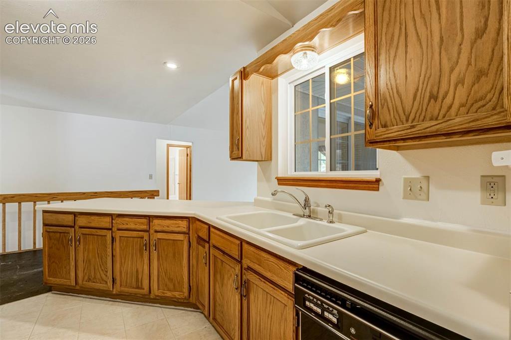 Image 8 of 50: Kitchen