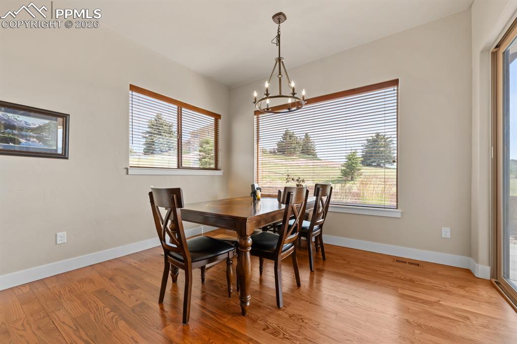 Image 13 of 34: Dining Area