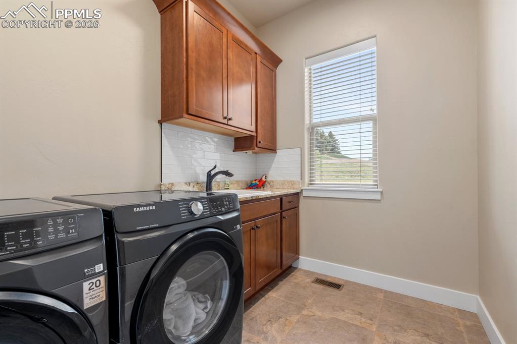 Image 17 of 34: Laundry