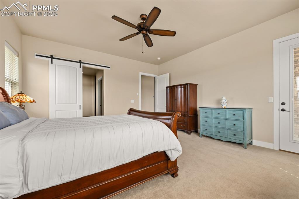 Image 23 of 34: Bedroom