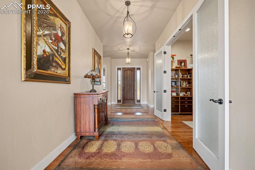 Image 6 of 34: Entry