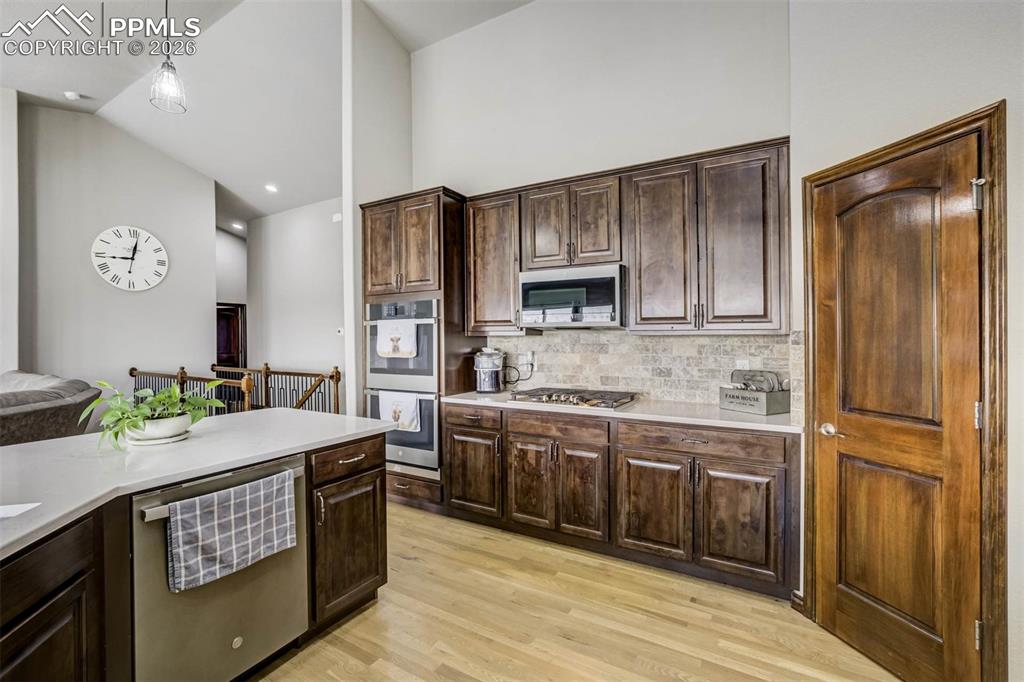 Image 14 of 38: Kitchen