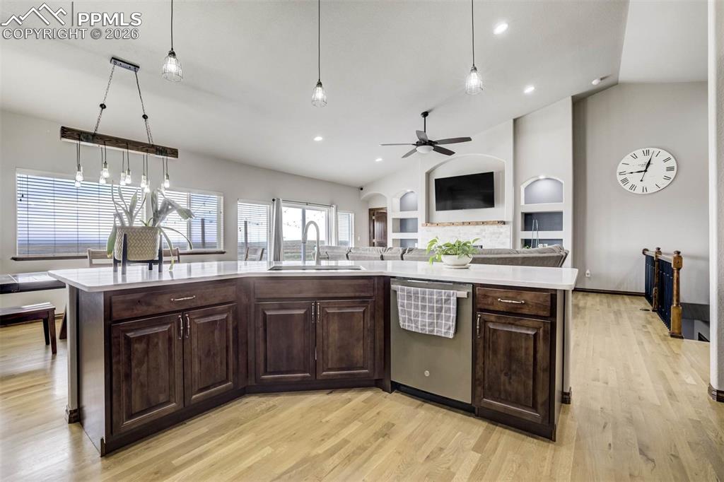 Image 15 of 38: Kitchen