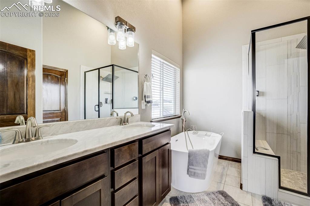 Image 18 of 38: Bathroom