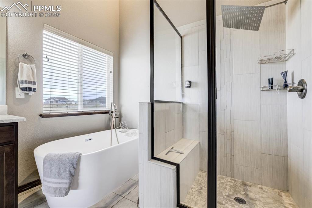 Image 19 of 38: Bathroom