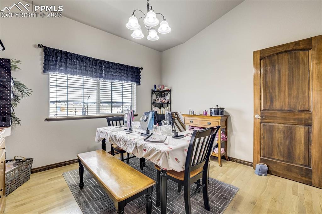 Image 21 of 38: Dining Area