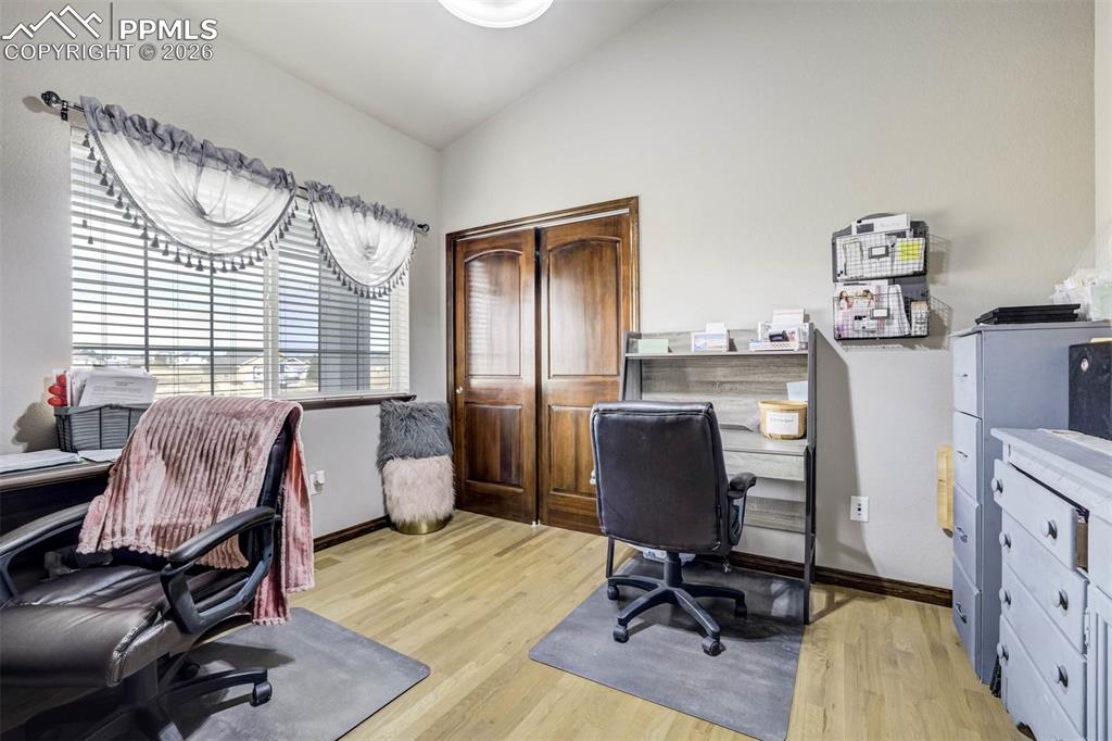 Image 22 of 38: Office