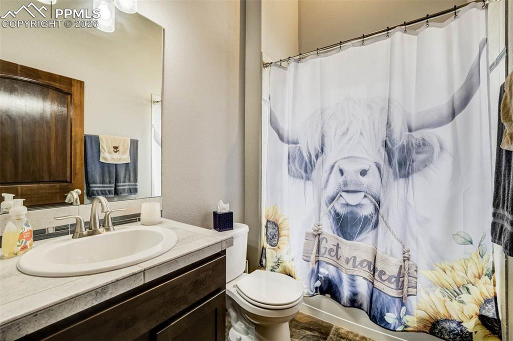 Image 23 of 38: Bathroom