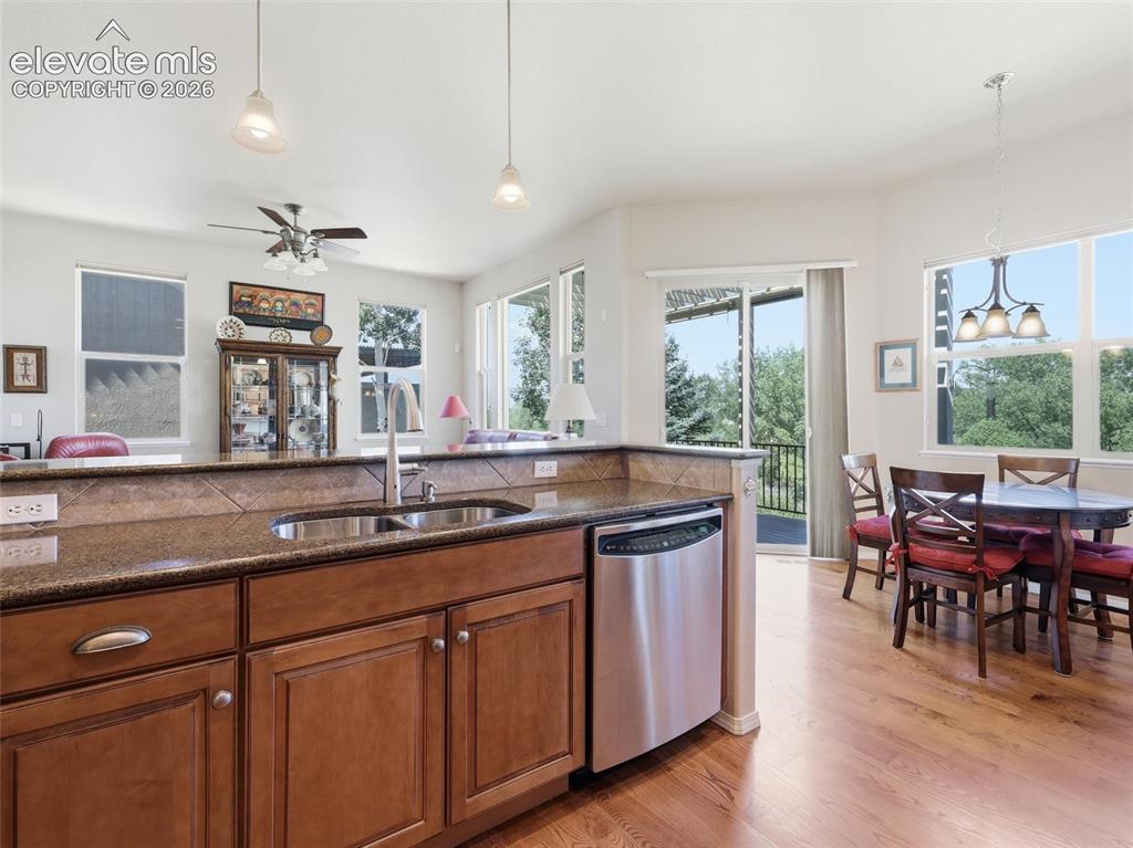 Image 10 of 45: Kitchen