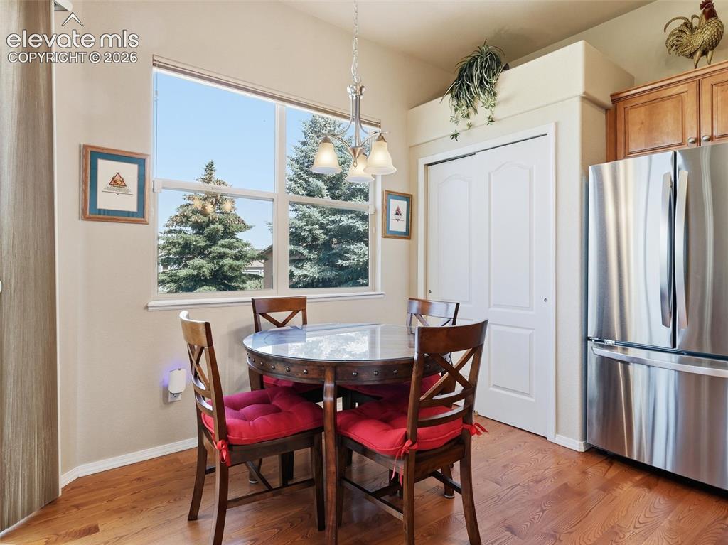 Image 12 of 45: Dining Area