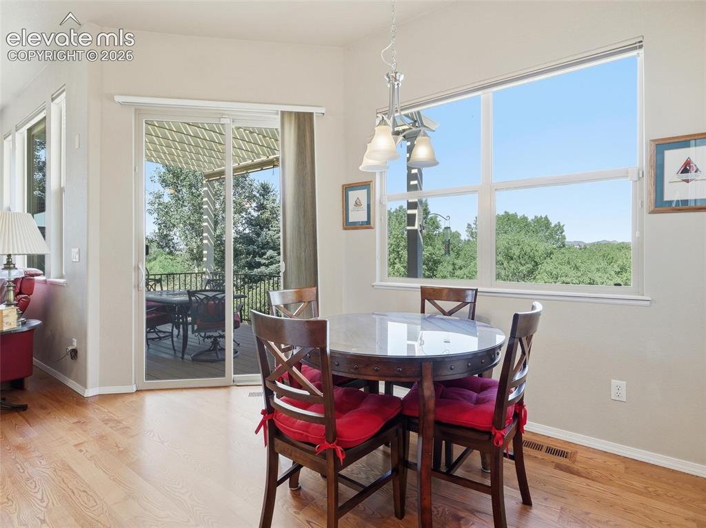 Image 13 of 45: Dining Area