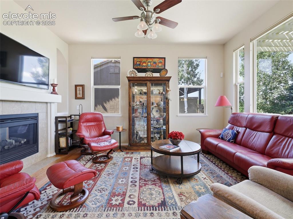 Image 16 of 45: Living Room