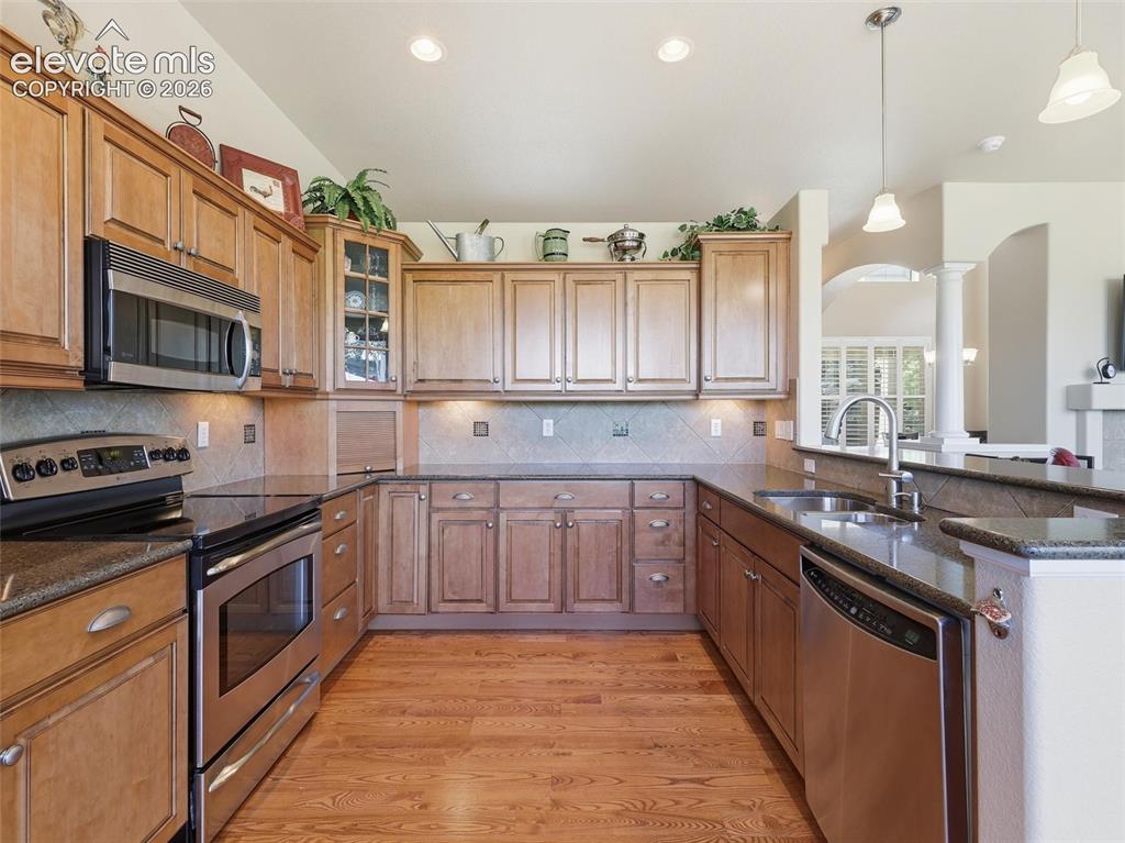 Image 8 of 45: Kitchen