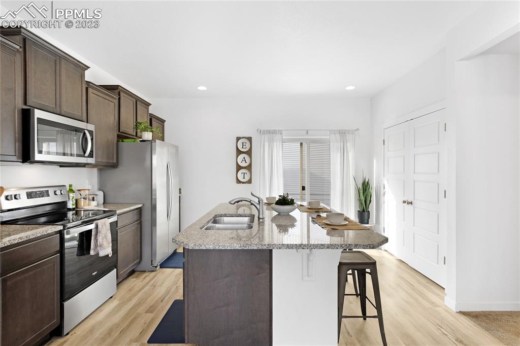 Listing 6928993, Image 8 of 34