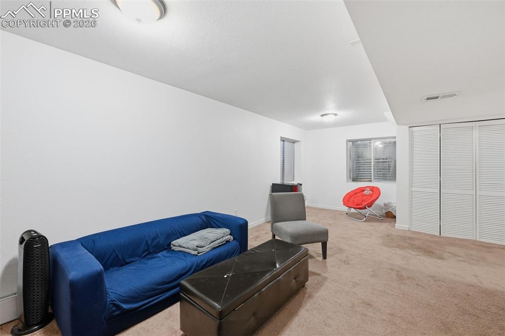 Image 11 of 31: Sitting Room