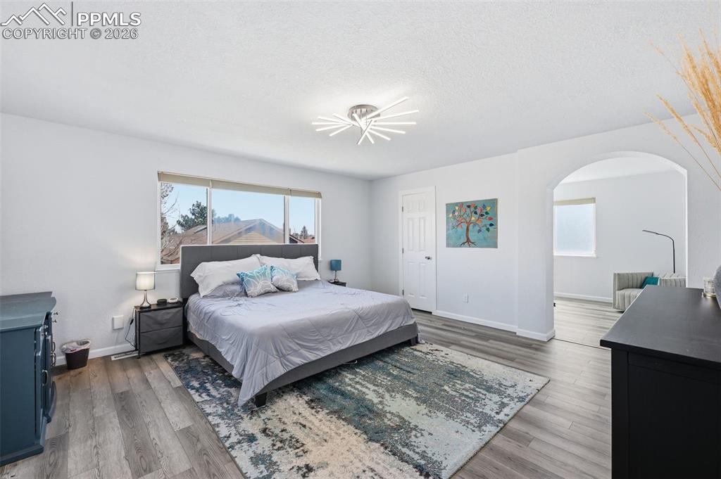 Image 13 of 31: Bedroom