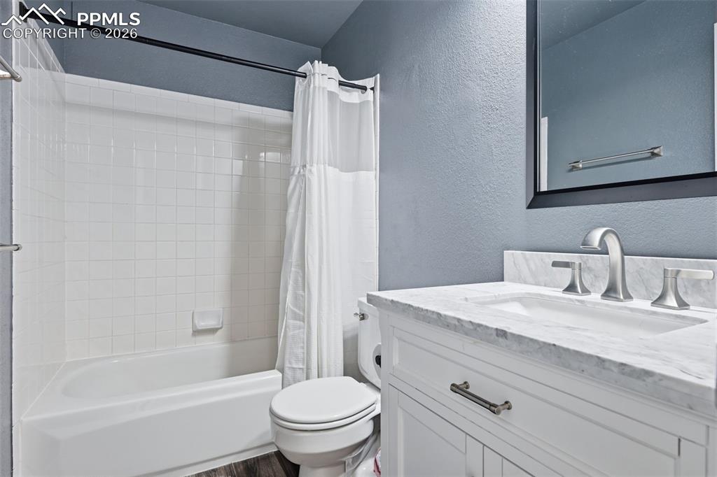 Image 15 of 31: Bathroom