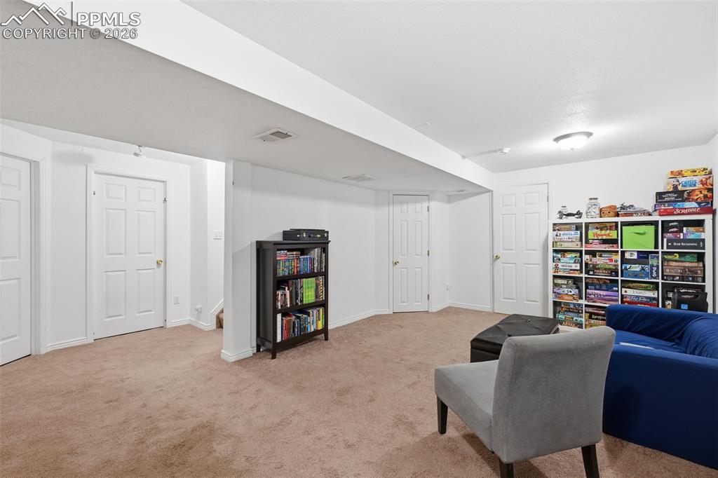 Image 16 of 31: Sitting Room