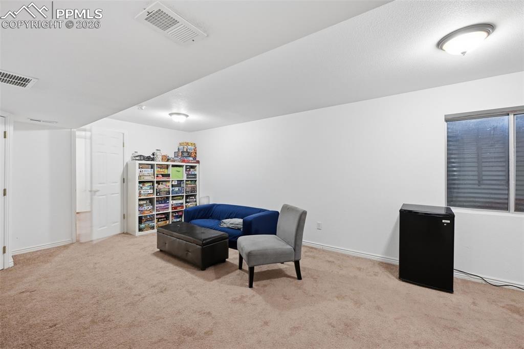 Image 17 of 31: Sitting Room