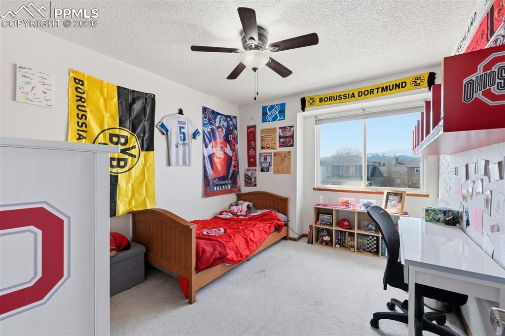 Image 21 of 31: Bedroom