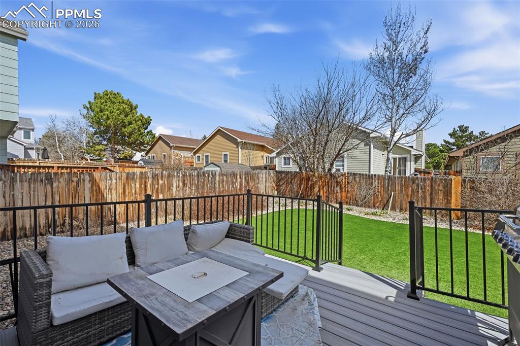 Image 29 of 31: Deck