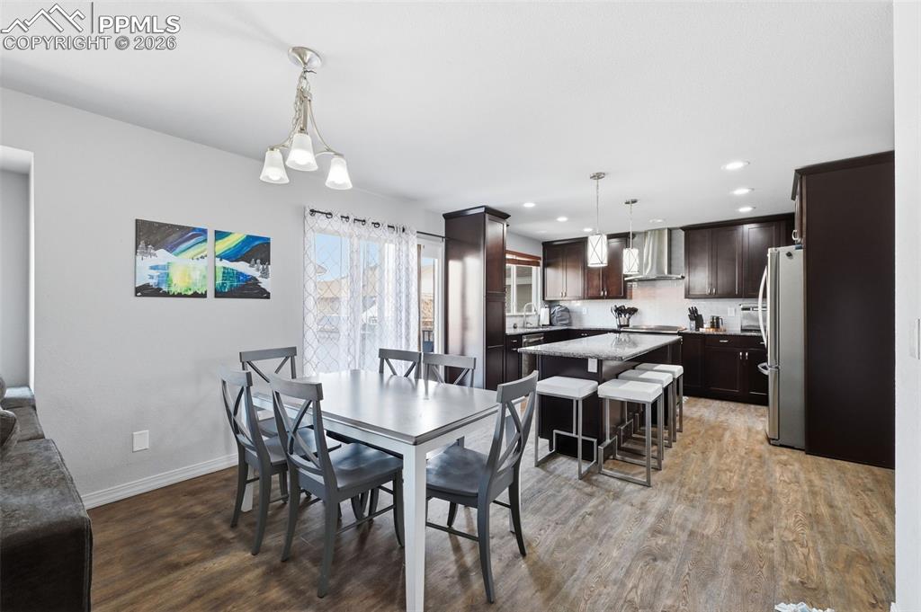 Image 7 of 31: Dining Area