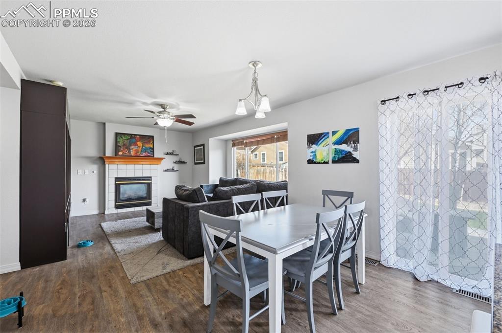 Image 8 of 31: Dining Area