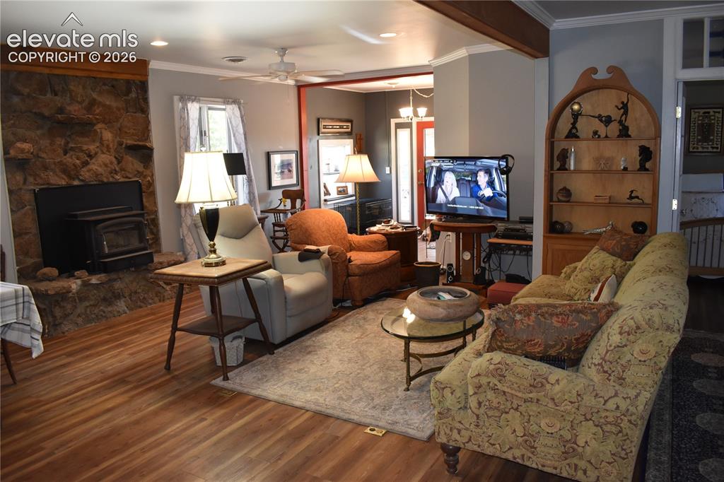 Image 11 of 50: Living Room