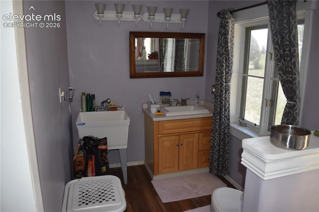 Image 44 of 50: Bathroom