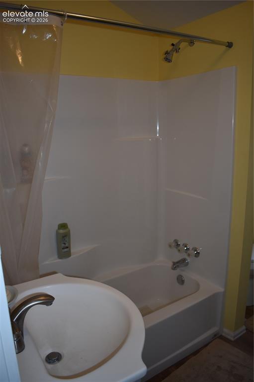 Image 49 of 50: Bathroom